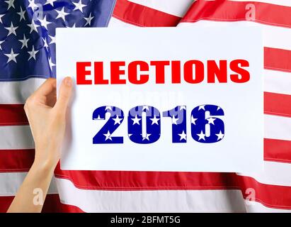 Hand-Karte mit Text Wahlen 2016 auf USA National Flag Hintergrund Stockfoto