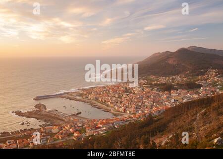 Luftaufnahme bei Sonnenuntergang der La Guardia Gegend, in Galicien, Spanien. Stockfoto