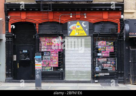 [Historisches Schaufenster] The Pyramid Club, 101 Avenue A, New York, NYC Schaufenster Foto einer Bar und eines Clubs in Manhattans East Village Nachbarschaft. Stockfoto