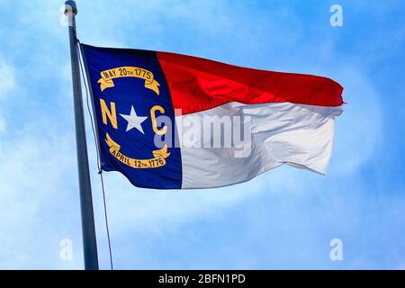 North Carolina State Flagge im Wind am Fort Macon. Stockfoto