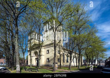 Katholische Pfarrkirche am Kirchplatz in der Innenstadt von Rees Stockfoto