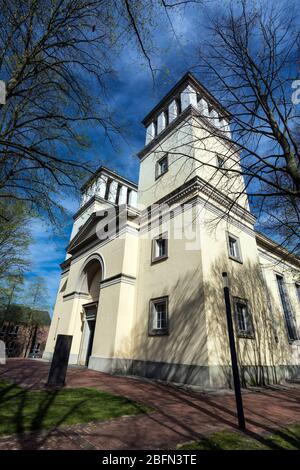 Katholische Pfarrkirche am Kirchplatz in der Innenstadt von Rees Stockfoto