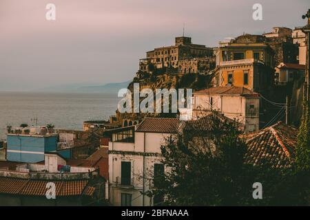 Kalabrien Süditalien Küste. Pizzo Calabro Reggio Calabria bei Sonnenuntergang. Stockfoto