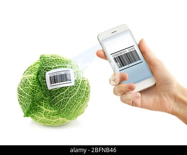 Frau mit Anwendung zum Scannen Barcode, Nahaufnahme. Weißer Hintergrund Stockfoto