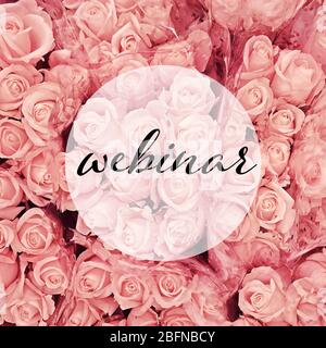 Word WEBINAR auf Blumen Hintergrund. Floristin und Blumendesign Tutorial Konzept. Stockfoto