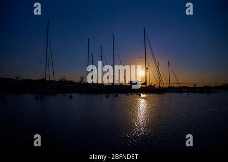 Sonnenaufgang am Hafen von Valencia Stockfoto