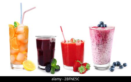 Köstliche Cocktails auf weißem Hintergrund Stockfoto
