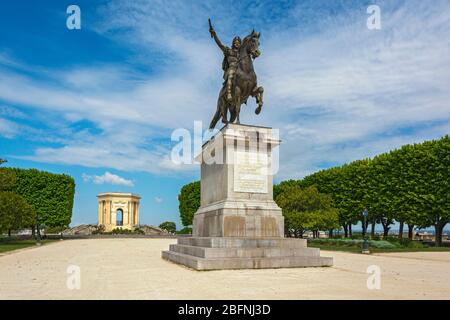 Frankreich, Montpellier, Place Royale du Peyrou, Statue von Louis XIV, Wasserturm aus dem 18. Jahrhundert (Le Chateau d'Eau) Stockfoto