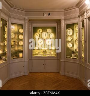 Innenräume der königlichen Hallen im Schloss Christiansborg in Kopenhagen Dänemark, Detail der alten königlichen Geschirr Stockfoto