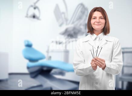 Inhaber des Geschäfts in ihrer Zahnarztpraxis Stockfoto