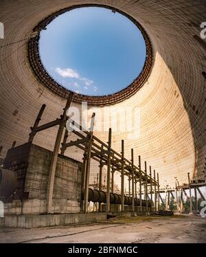 Kühlturm des fünften Kernkraftwerks des Kernkraftwerks Tschernobyl Stockfoto