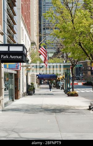 Park Avenue Bürgersteige in Murray Hill sind fast völlig leer von pestroams aufgrund der COVID-19 Pandemie, April 2020, New York City, USA Stockfoto