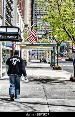 Park Avenue Bürgersteige in Murray Hill sind fast völlig leer von pestroams aufgrund der COVID-19 Pandemie, April 2020, New York City, USA Stockfoto