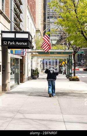 Park Avenue Bürgersteige in Murray Hill sind fast völlig leer von pestroams aufgrund der COVID-19 Pandemie, April 2020, New York City, USA Stockfoto