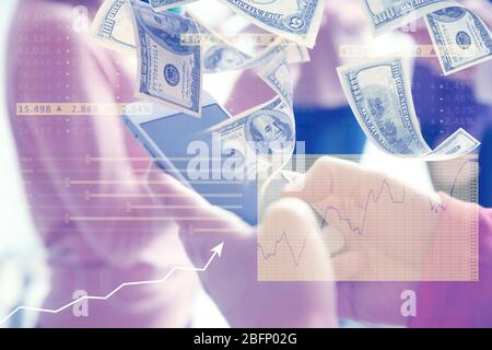 Doppelte Belichtung von Diagrammen und Finanzhändler mit Geld, das aus dem Handy-Bildschirm fliegt. Forex-Konzept Stockfoto