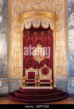 Innenräume der königlichen Säle im Schloss Christiansborg in Kopenhagen Dänemark, Thron der dänischen Königsfamilie Stockfoto