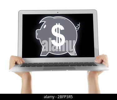 Moderne Laptop mit Sparschwein auf dem Bildschirm in den Händen isoliert auf weißem Hintergrund Stockfoto