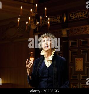 Eileen Atkins in ELLEN TERRY MIT EILEEN ATKINS - SHAKESPEARES FRAUEN im Sam Wanamaker Playhouse, Shakespeare's Globe, London SE1 20/01/2014 Stockfoto