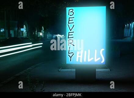 Citylight mit BEVERLY HILLS Inschrift auf der Straße. Konzept der Reise in die USA Stockfoto