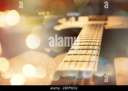 E-Gitarre, Nahaufnahme. Konzept der Weihnachtsmusik und Lieder Stockfoto