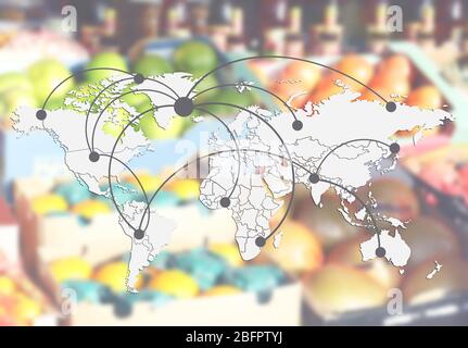 Weltkarte mit logistischem Netzwerk und Früchten im Hintergrund Stockfoto