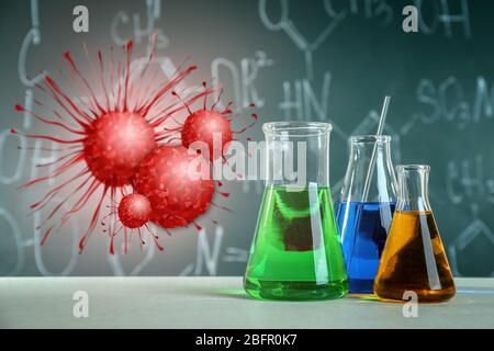 Laborglas und Tafel auf Hintergrund. Konzept der Krebsforschung Stockfoto