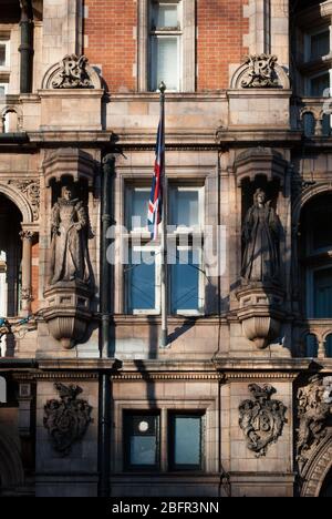 Viktorianisches kunstvolles rotes Ziegelsteinarchitektur Kimpton Fitzroy London Hotel Hotel Russell 1-8 Russell Square, London, WC1B 5BE von Charles Fitzroy Doll Stockfoto