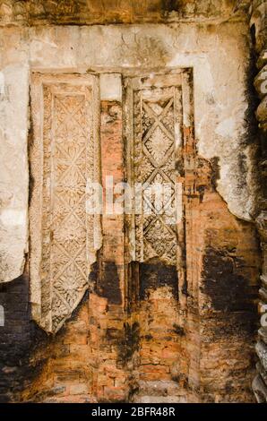 Falsche Eingangstür in den Felsen geschnitzt, in Preah Koh alten hindu-Tempel, Angkor Wat UNESCO historische Stätte, Siem Reap, Kambodscha Stockfoto
