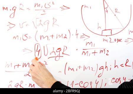 Schreiben auf dem Whiteboard Formeln, Nahaufnahme Stockfoto