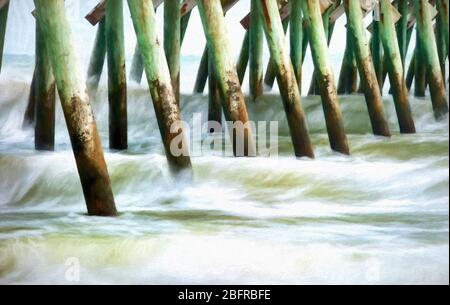 Digitale Kunst Langzeitbelichtung von brechenden Wellen auf einem alten hölzernen Pier in Myrtle Beach South Carolina. Stockfoto