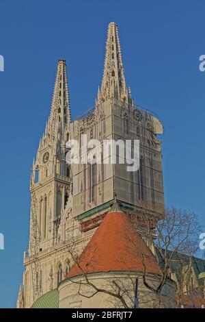 Operation zur Trennung des Nordturms der Kathedrale von Zagreb Stockfoto