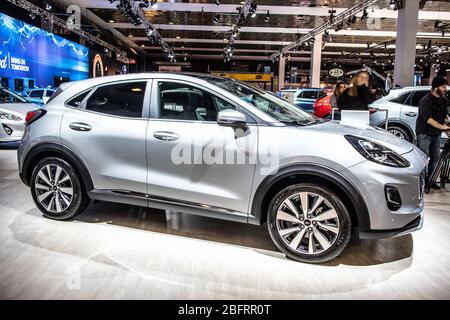 Brüssel, Belgien, Jan 2020 Ford Puma Ecobost Hybrid, Brussels Motor Show, moderner, glänzender Subcompact Crossover SUV der Ford Motor Company Stockfoto