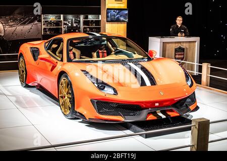 Brüssel, Belgien, Jan 2020 Ferrari 488 Pista, Brussels Motor Show, Mittelmotor Sportwagen des italienischen Herstellers Ferrari Stockfoto