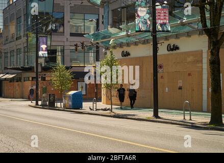 Vancouver, British Columbia, Kanada – 18. April 2020. Vancouver Covid-19 Shutdown. Normalerweise ist die Robson Street in der Innenstadt von Vancouver geschlossen und Stockfoto