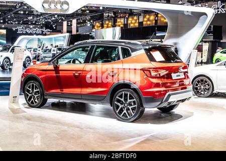 Brüssel, Belgien, 09. Jan 2020: Metallic Red Seat New Arona FR auf dem Brüsseler Automobilsalon, produziert vom spanischen Automobilhersteller SEAT Stockfoto