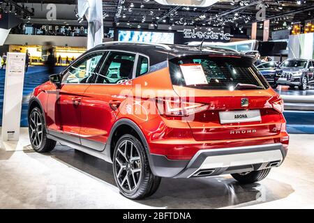 Brüssel, Belgien, 09. Jan 2020: Metallic Red Seat New Arona FR auf dem Brüsseler Automobilsalon, produziert vom spanischen Automobilhersteller SEAT Stockfoto