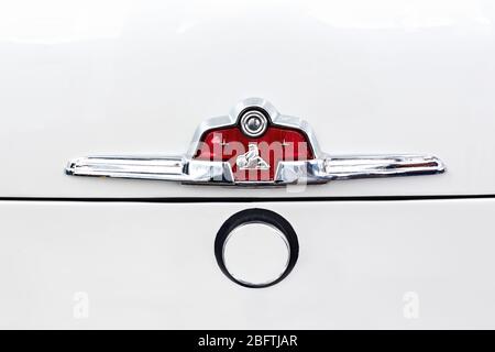 Automobile / Australien hergestellt 1960 FC Holden Special Sedan auf einer Automobilausstellung in Melbourne Victoria Australien ausgestellt. Stockfoto