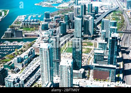 Toronto Innenstadt und Hafen aus der Luft vom CN Tower. Stockfoto