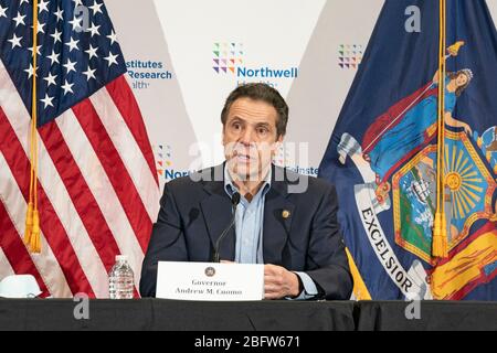 NEW YORK, NY - 19. APRIL 2020: Der Gouverneur von New York Andrew Cuomo gibt sein tägliches Pressebriefing über die COVID-19-Krise. Stockfoto