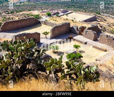 Blick auf die Ruinen von Chicomoztoc, auch bekannt als La Quemada, in Zacatecas, Mexiko. Stockfoto