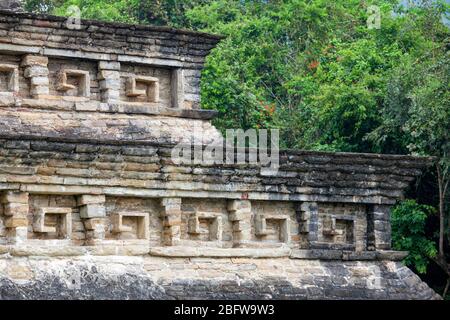 Alle de la Pirámide de los Niches en Tajín, Veracruz, Mexiko, Abril 2010. Stockfoto