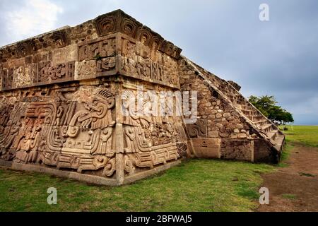 Pyramide der Gefiederten Schlangen, Xochicalco Ruinen, Morelos, Mexiko Stockfoto