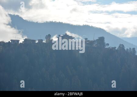 Das buddhistische Kloster Gangtey (Gangteng) Nyingmapa in Bhutan stammt aus dem Jahr 1613. Stockfoto