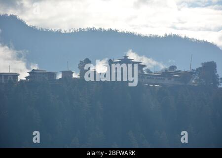 Das buddhistische Kloster Gangtey (Gangteng) Nyingmapa in Bhutan stammt aus dem Jahr 1613. Stockfoto