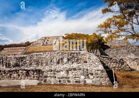 Herbst an der Hauptpyramide der Xochicalco Ruinen, Morelos, Mexiko Stockfoto
