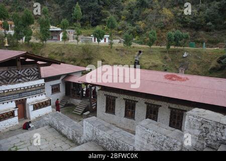 Trongsa Dzong stammt aus dem Jahr 1543 und ist der größte Dzong in Bhutan. Stockfoto