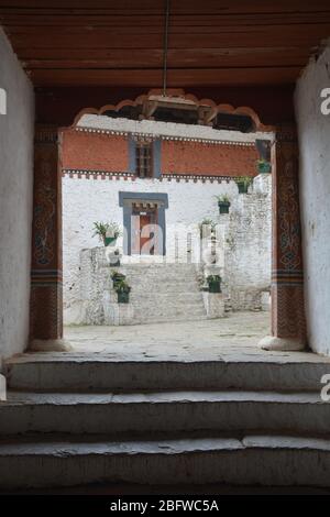 Trongsa Dzong stammt aus dem Jahr 1543 und ist der größte Dzong in Bhutan. Stockfoto