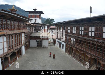 Trongsa Dzong stammt aus dem Jahr 1543 und ist der größte Dzong in Bhutan. Stockfoto