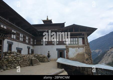 Trongsa Dzong stammt aus dem Jahr 1543 und ist der größte Dzong in Bhutan. Stockfoto