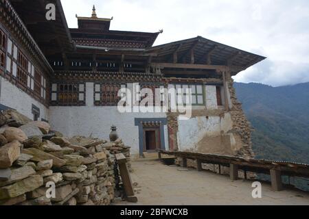 Trongsa Dzong stammt aus dem Jahr 1543 und ist der größte Dzong in Bhutan. Stockfoto